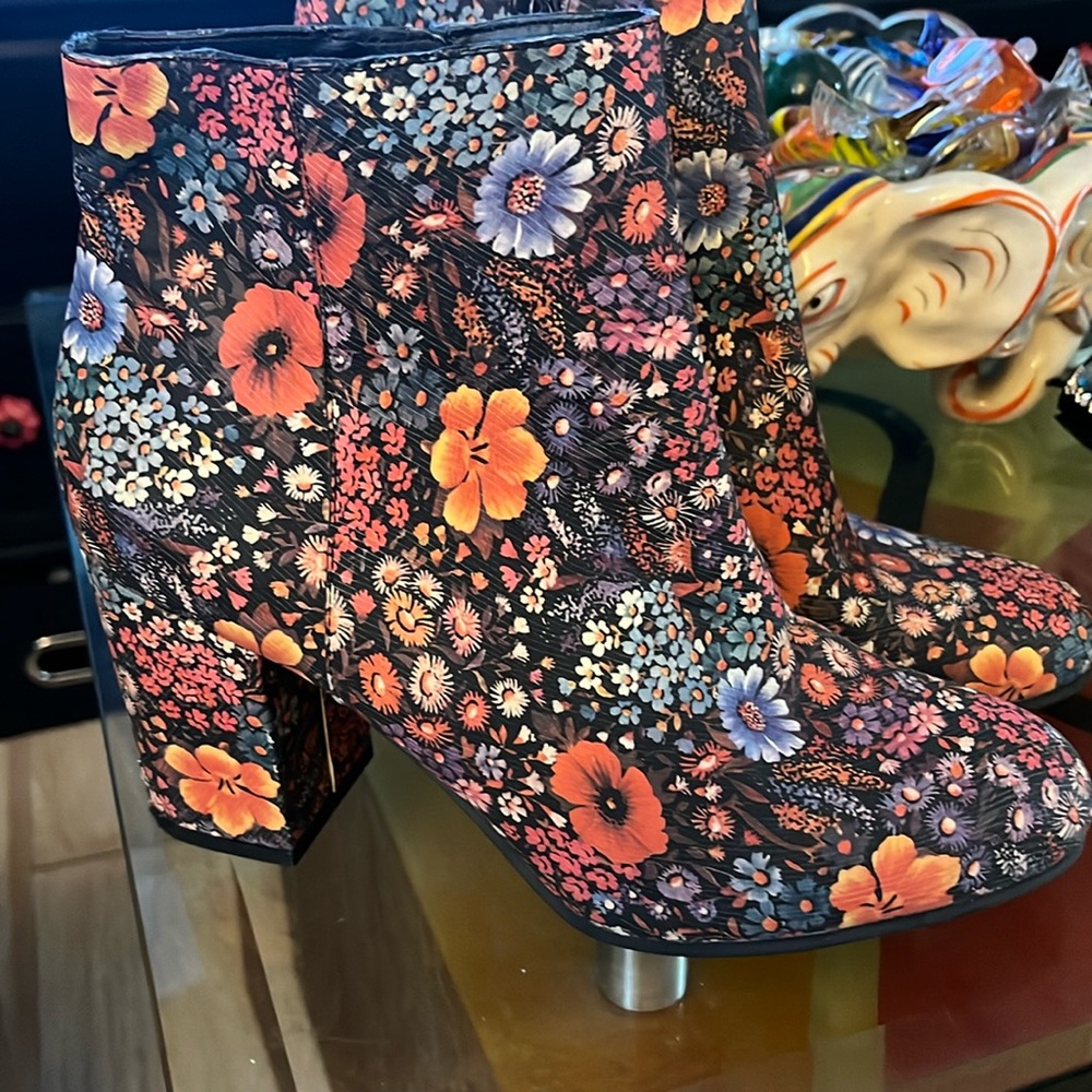 Lucky Brand Womens Bootie